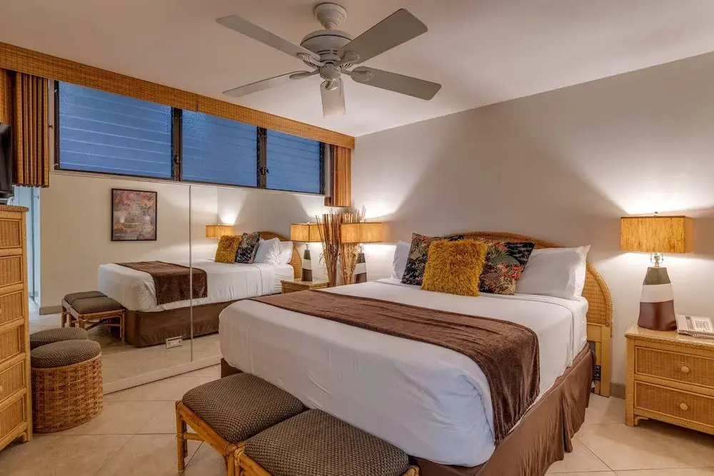 Papakea #g106 2 Bedroom Condo by RedAwning