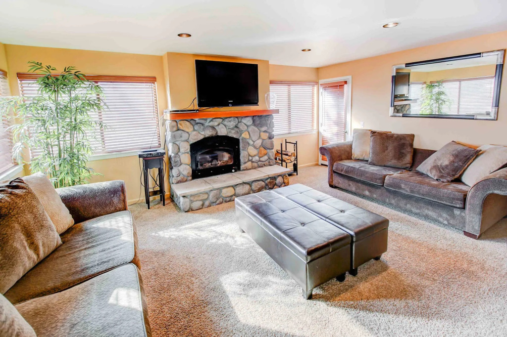 San Sierra 16 - One Bedroom Condo