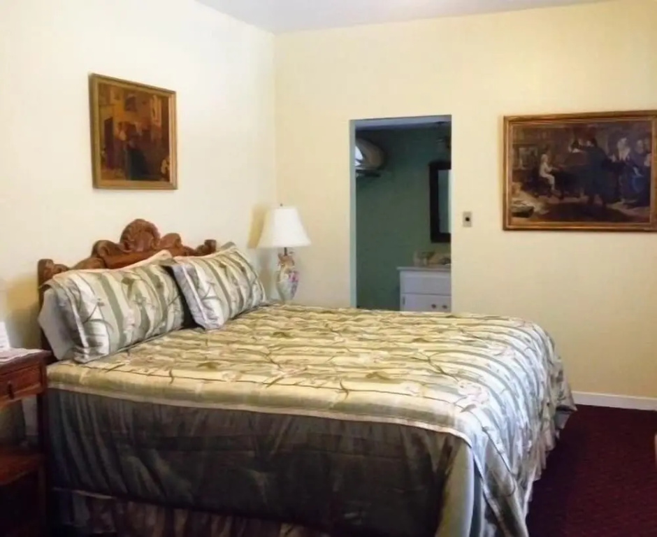 Historic Cary House Hotel