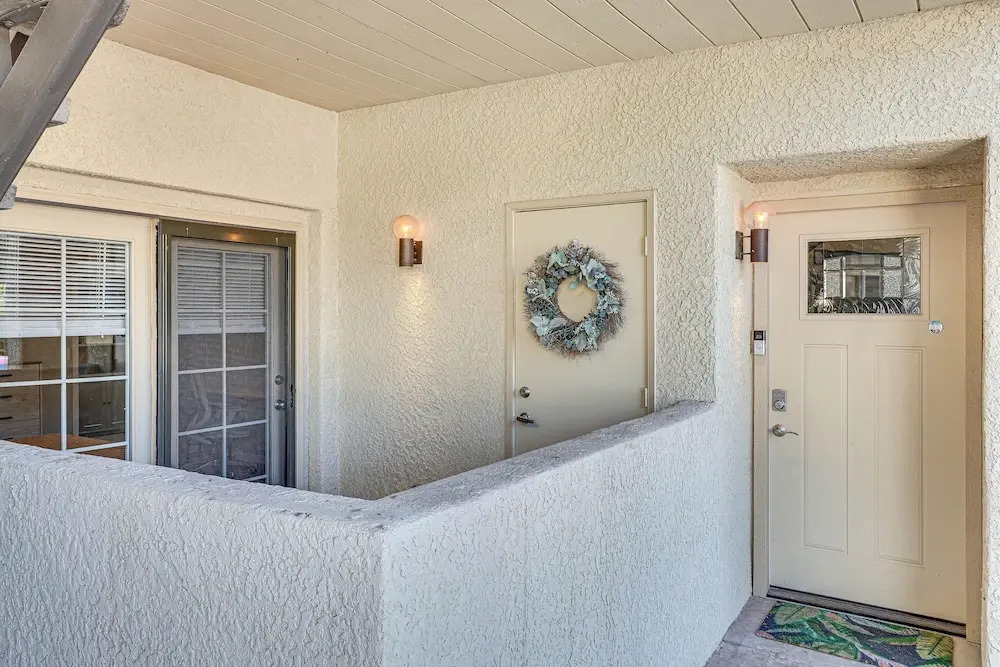 2 Mi to Tucson Mall: Condo w/ Pool & Hot Tub!