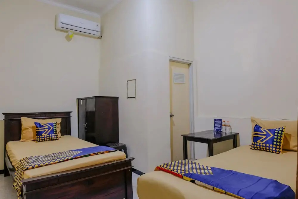 SPOT ON 1710 Sawojajar Inn
