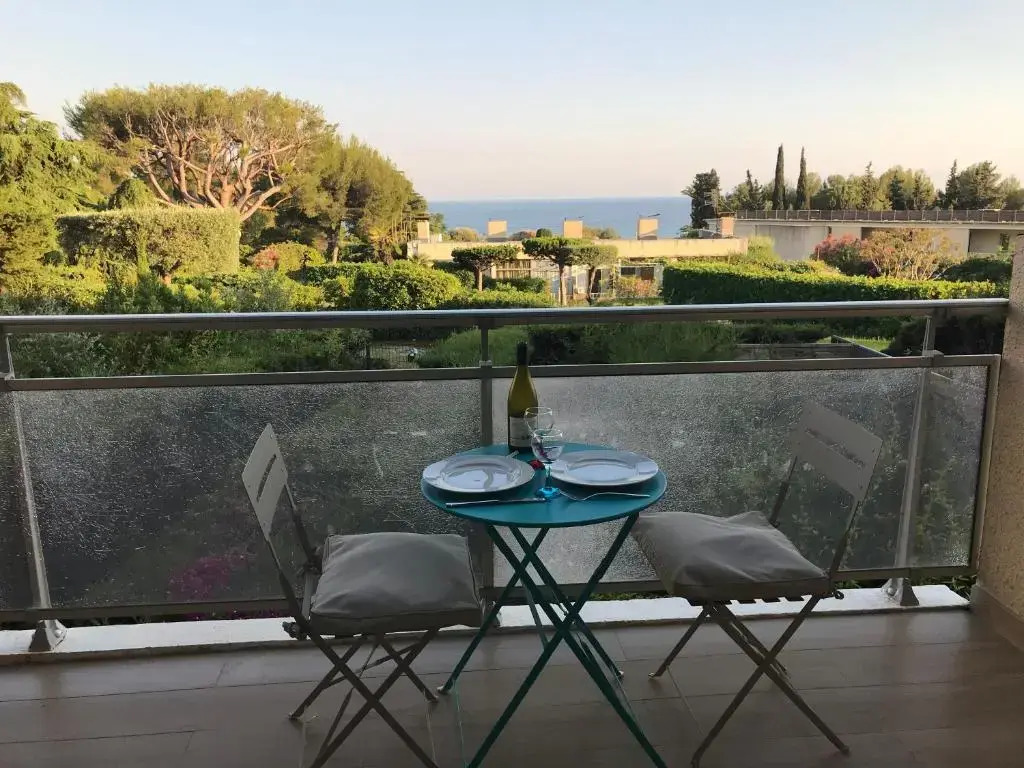 Appartement vue mer et terrasse quartier calme à La Ciotat