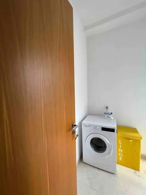 Beautiful 2beds apartment with swim pool in marina