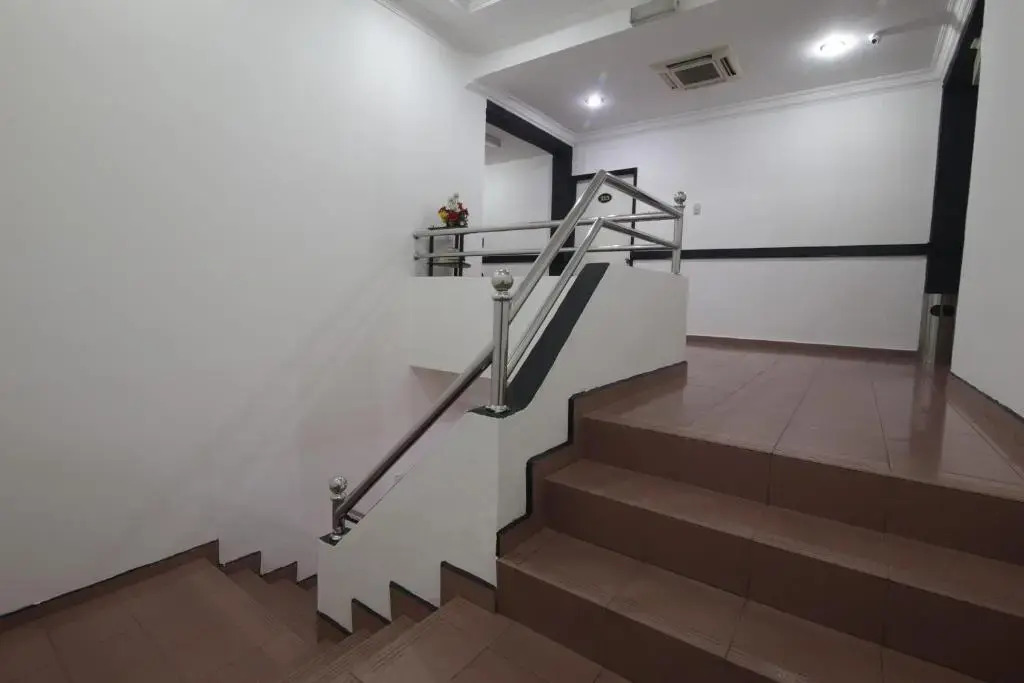 G CITY HOTEL
