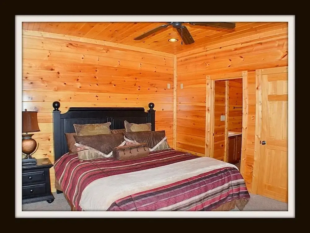 Resort Way Cabin 808 - 2 Br cabin by RedAwning