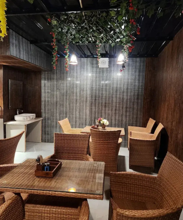 The Shanti Plaza - Travelers choice awarded 2025 - New Delhi Railway Station, Paharganj