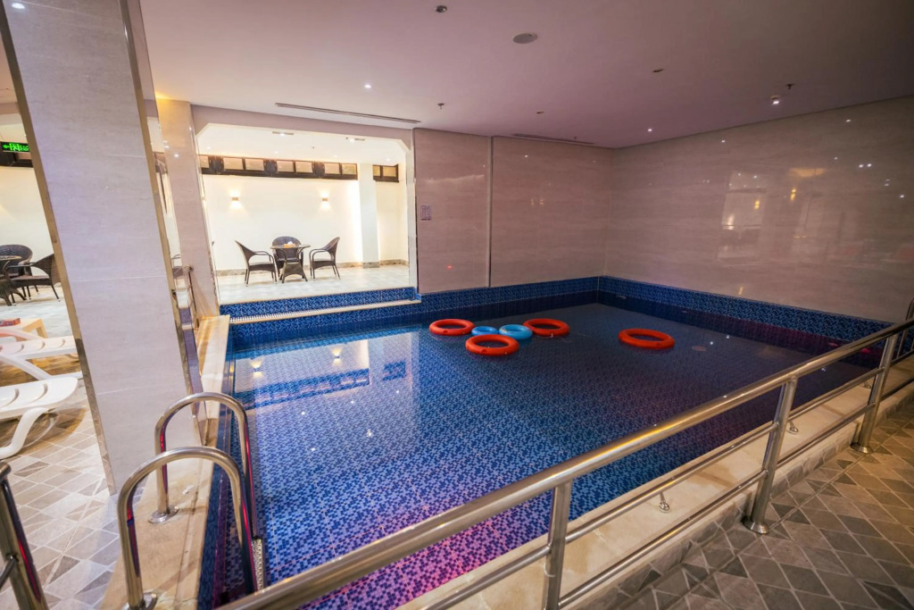 Mirnian Hotel