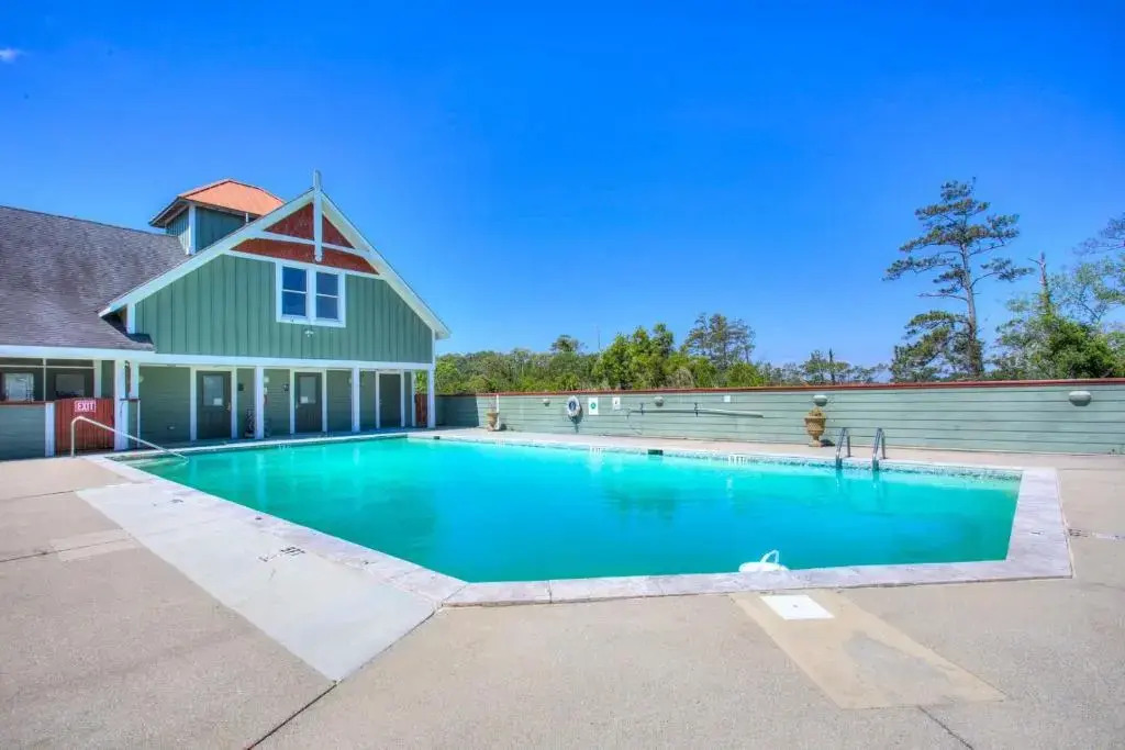 5503 Bay Dreams Community Pool Boat Ramp