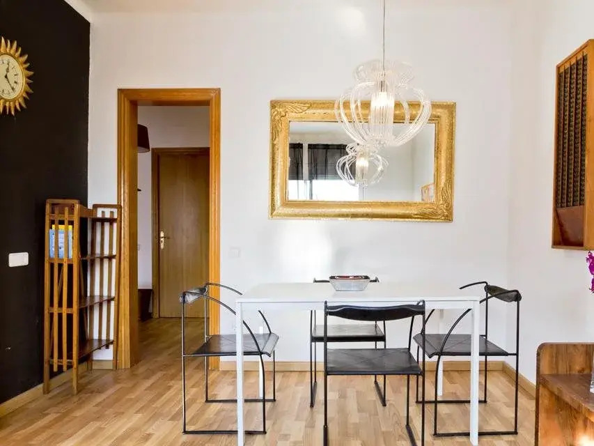 Catalonia Square Terrace & 5 bathrooms 5BD-5BTH
