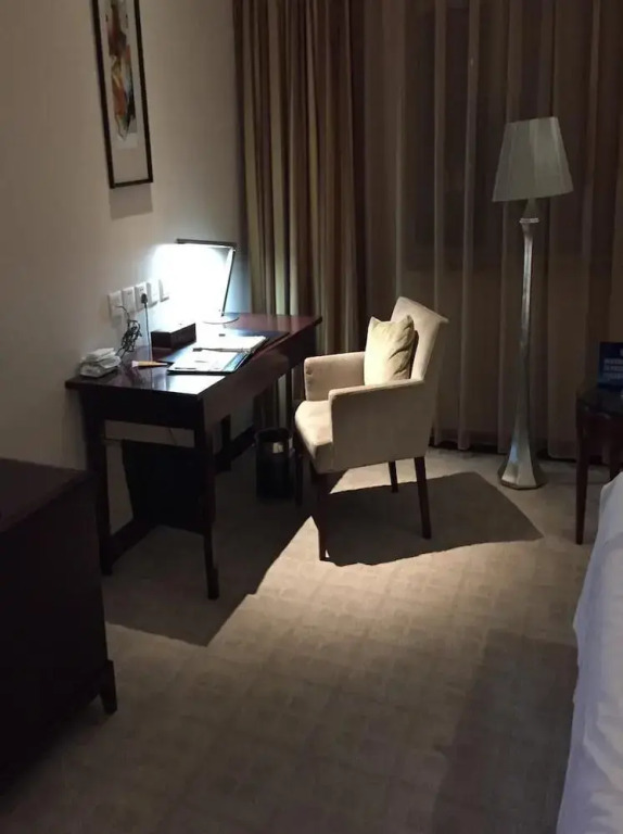 Beijing Xixi Friendship Hotel is located on Xidan Commercial Street and close to Tiananmen Square and the Forbidden City