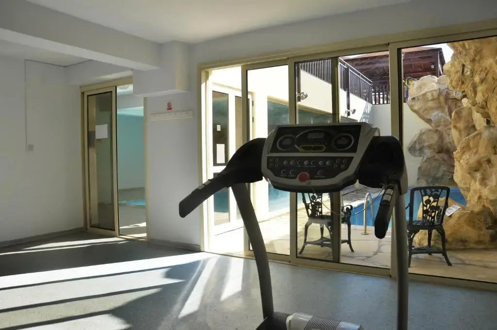 Studio with shower room E5, full kitchen, poolside, FREE WIFI