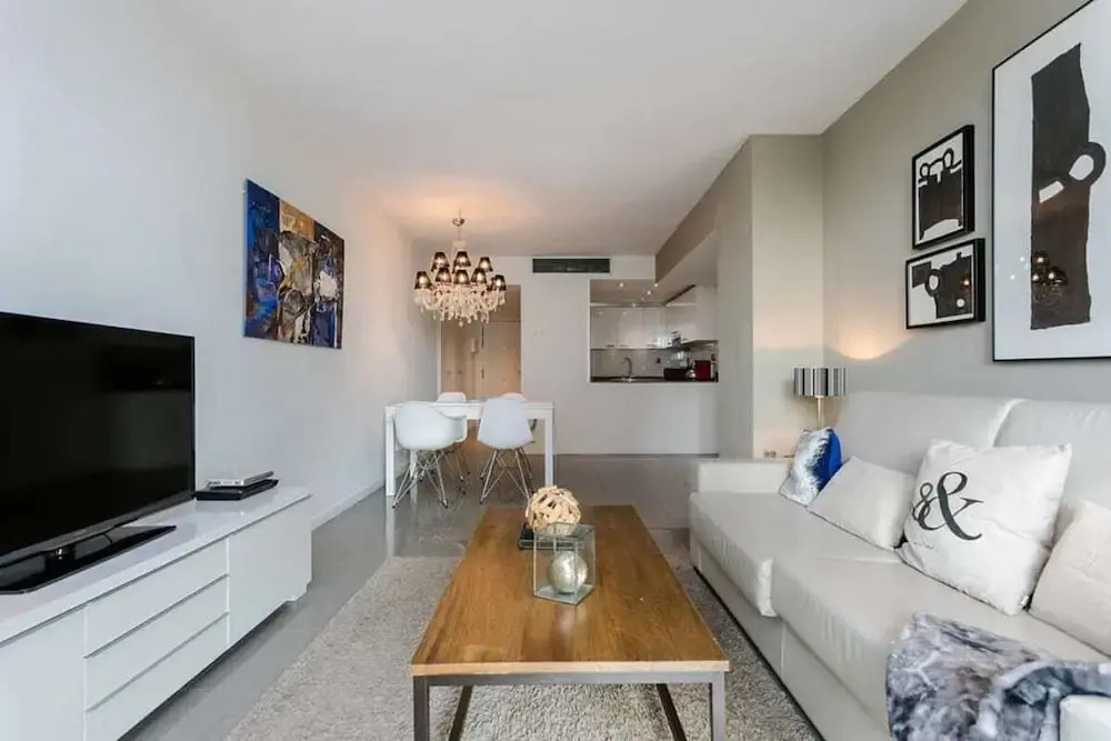 Stylish 2bed/2bath With Swimming Pool