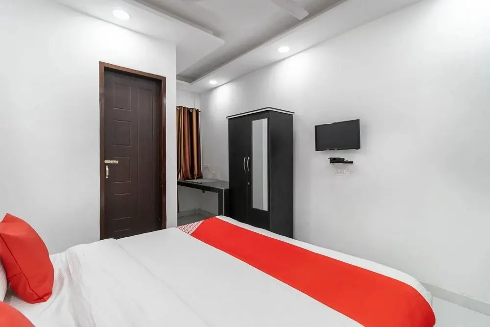 Paradise Studio by OYO Rooms