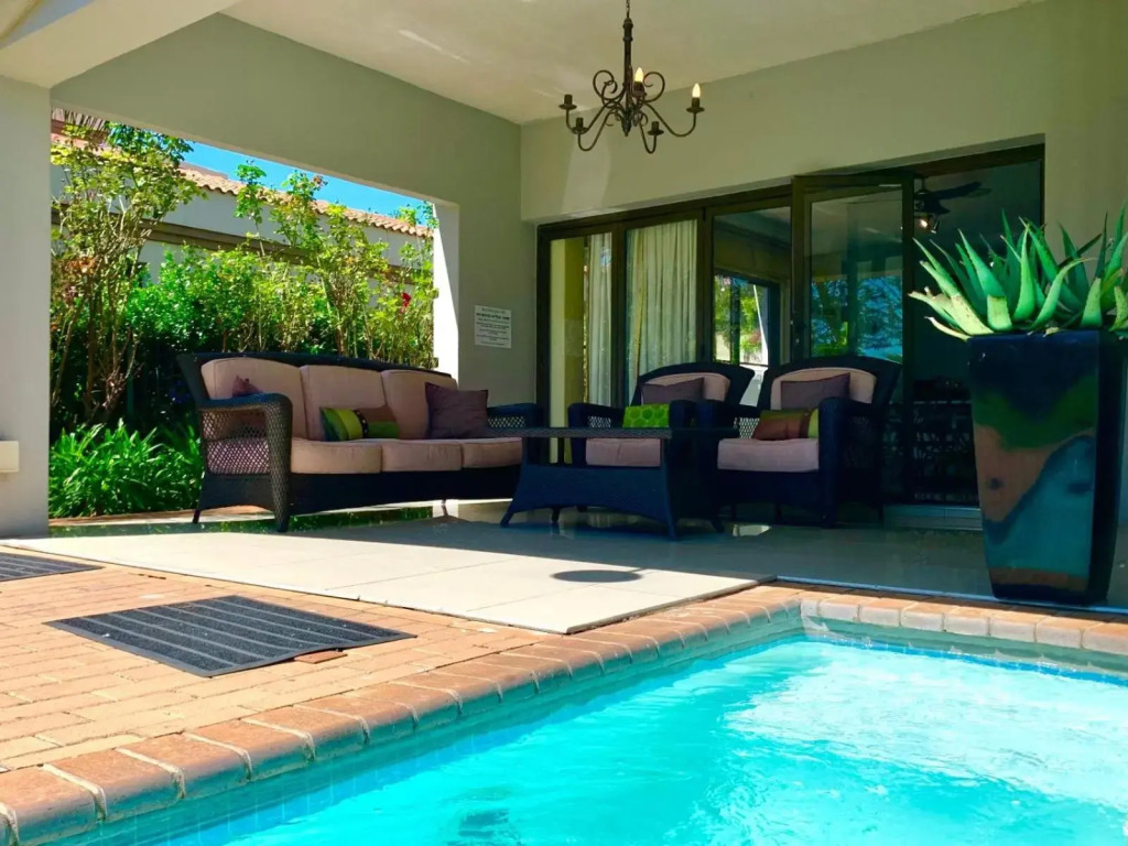 Westlake Waterfront Villa - Entire Villa