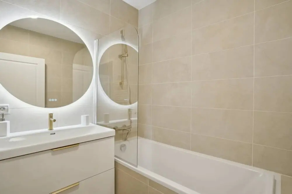 Elegant New Apartment With Balcony in the 16th - M