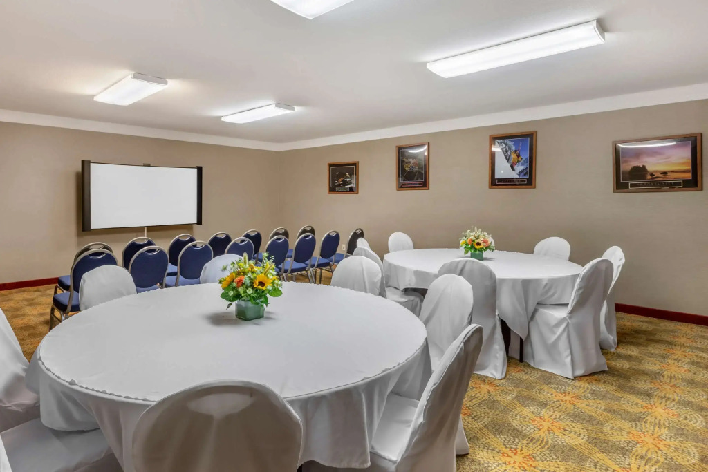 Comfort Suites Visalia - Convention Center