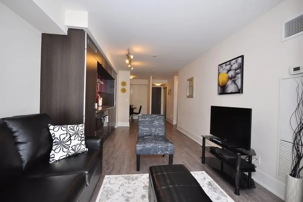 Whitehall Suites - Front Street West
