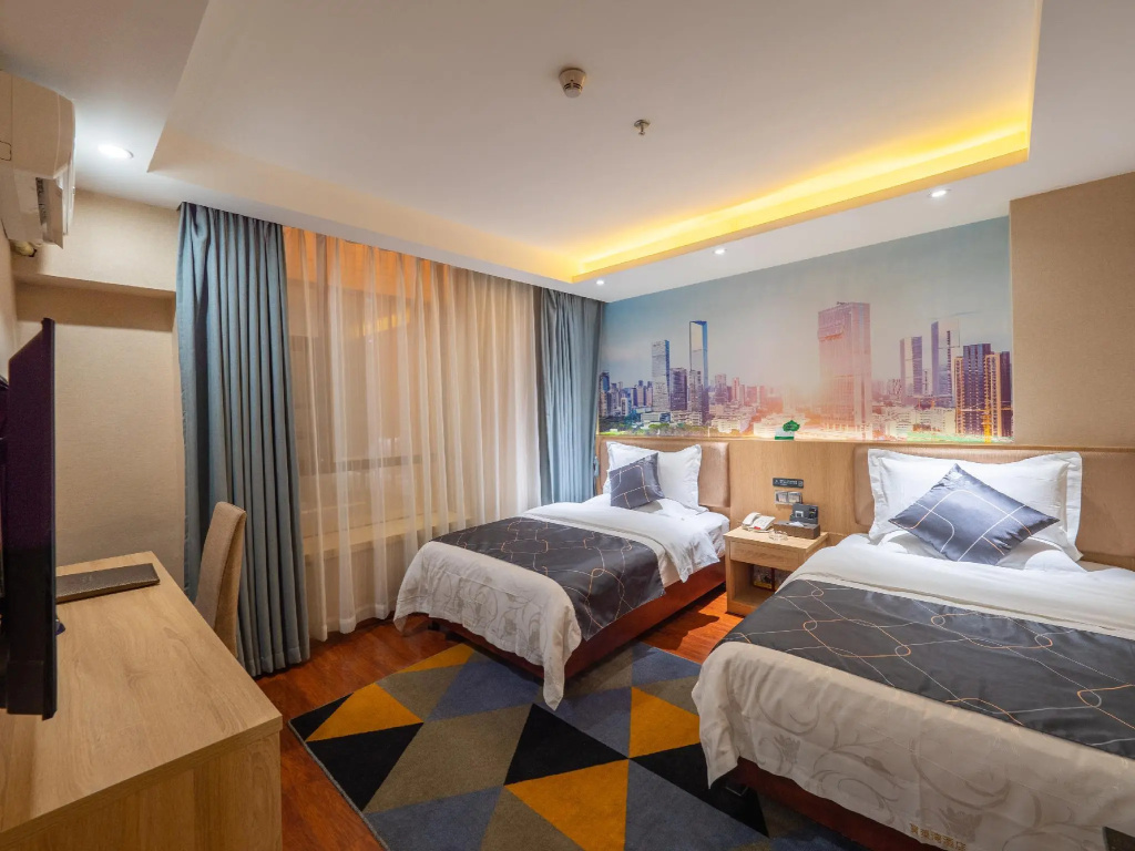 Chonpines Hotel (Shenzhen Gongming Honghuashan Metro Station)