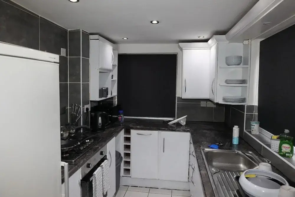 Nottingham 5-br, Sleeps 11 w/ Garden & Parking