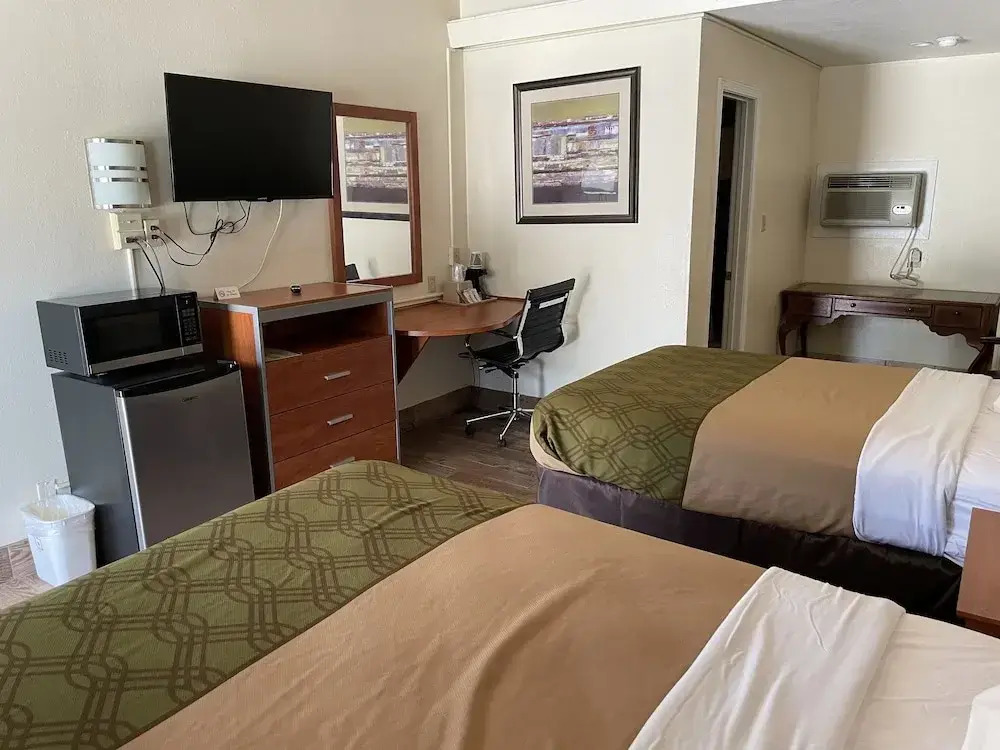 Evergreen Inn and R.V