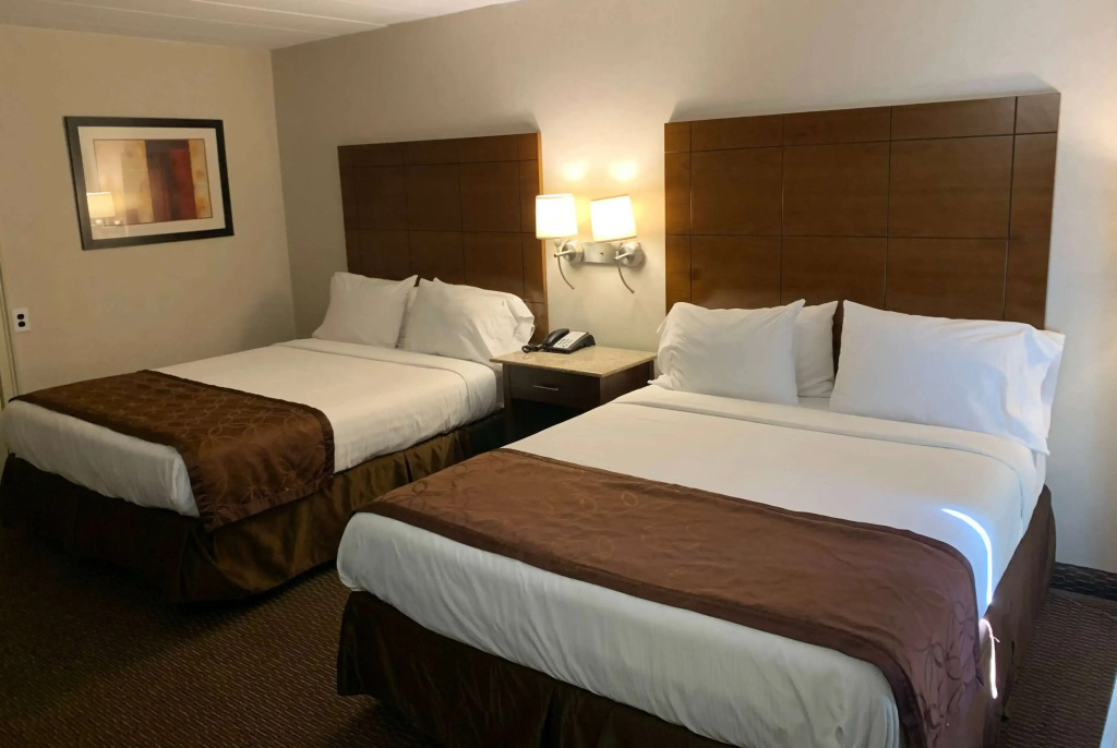 Ramada by Wyndham Rockville Centre