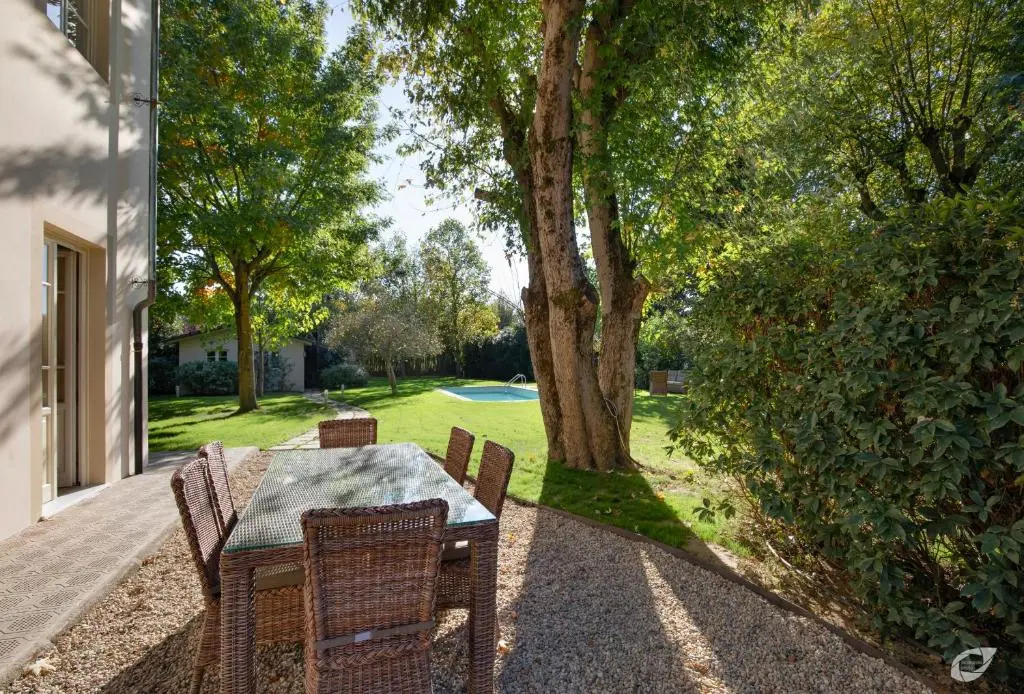 Villa Giardino Lucca heated pool, 2 miles Lucca
