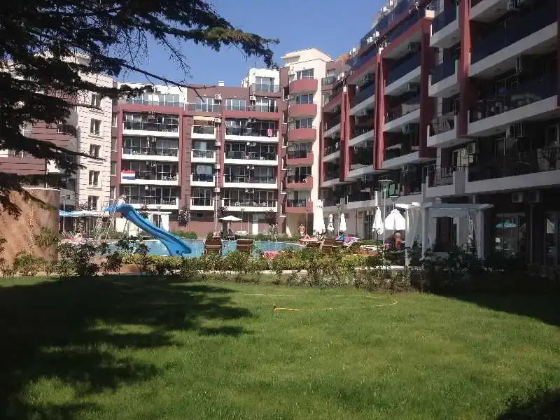 Persey Admiral Plaza Apartments