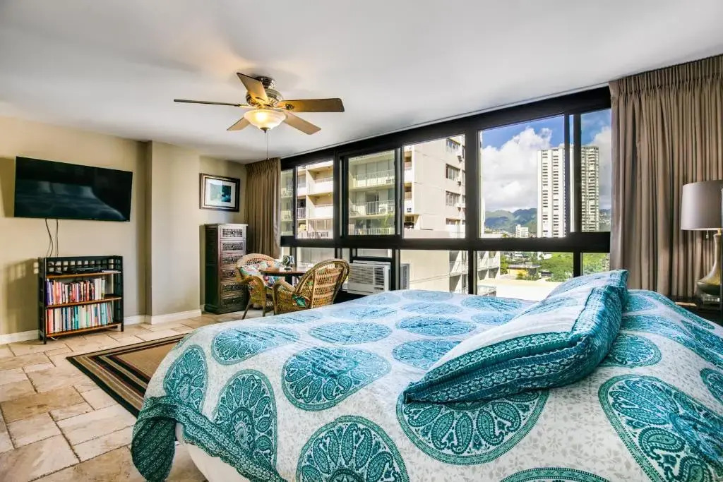 @ Marbella Lane Mountain View Studio, steps from Wakiki Beach