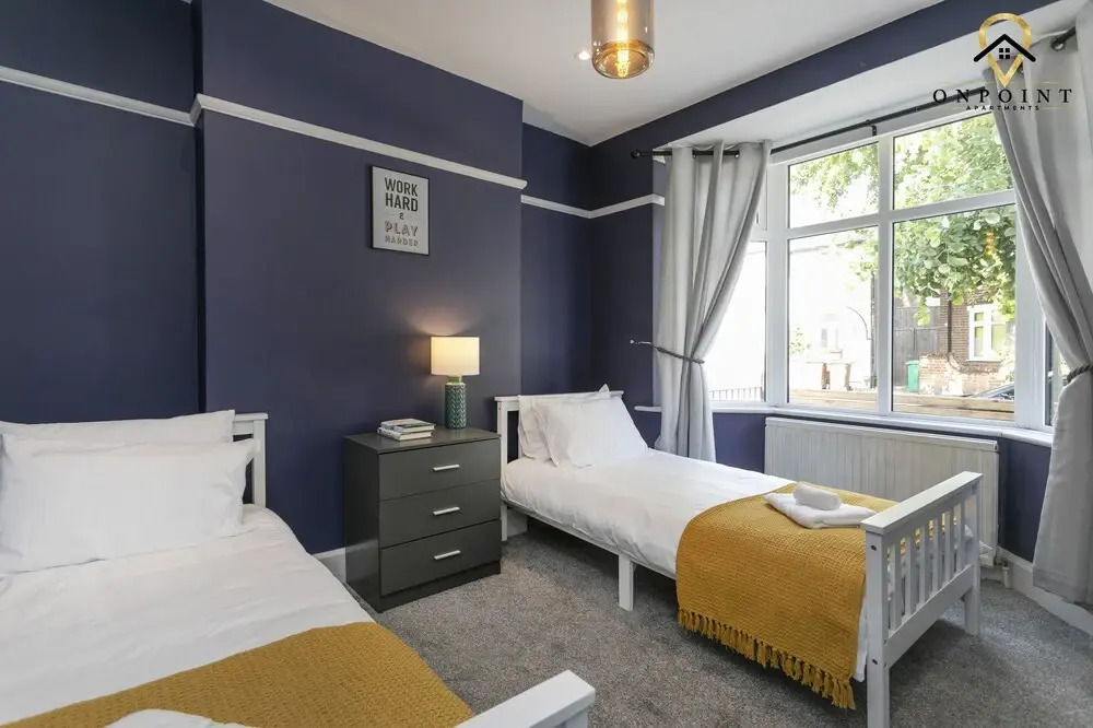 ✰OnPoint- MASSIVE House, PERFECT Location-Parking✰
