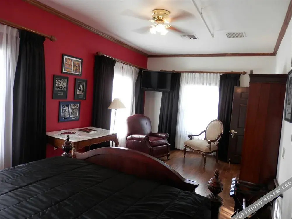 GasLight Inn