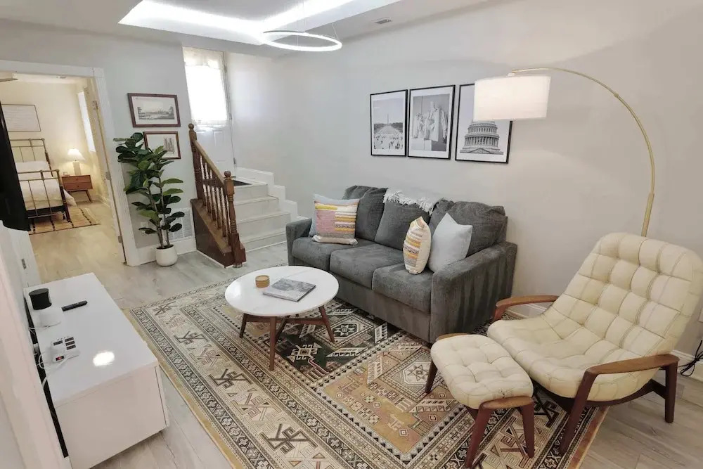 Stellar Stay Near Metro + Parking