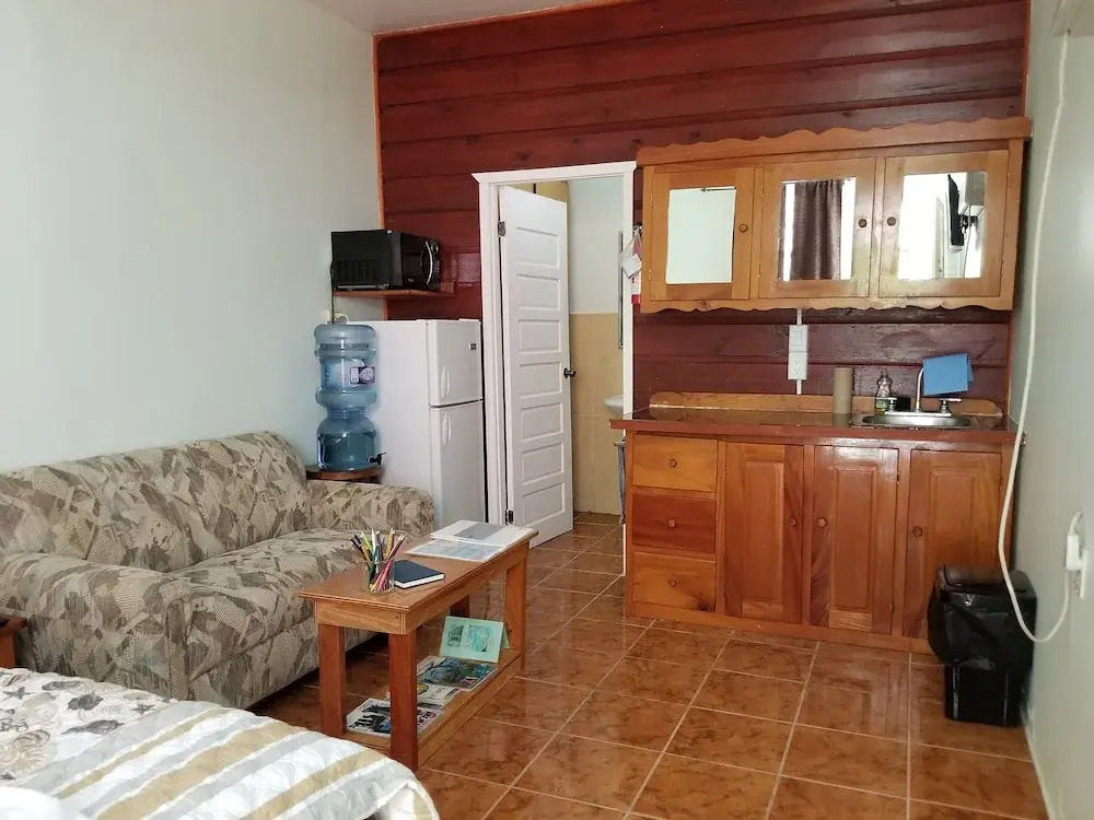 Canuck Cottage Studio Apartment