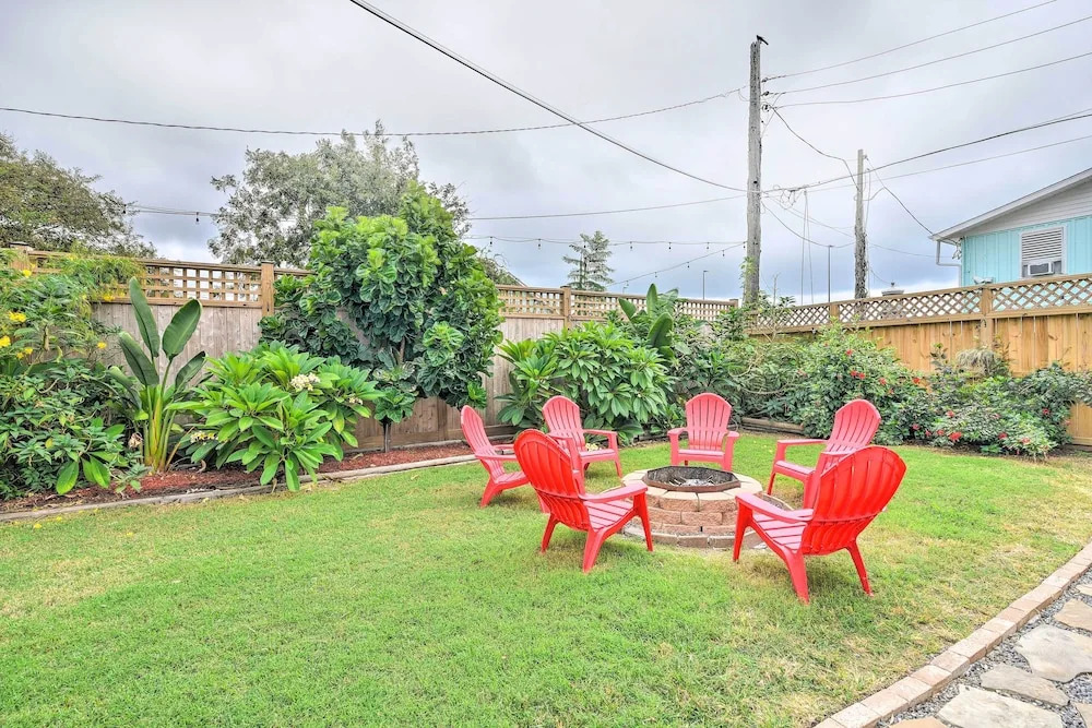 Great Shared Outdoor Area at 'the Hideaway!'