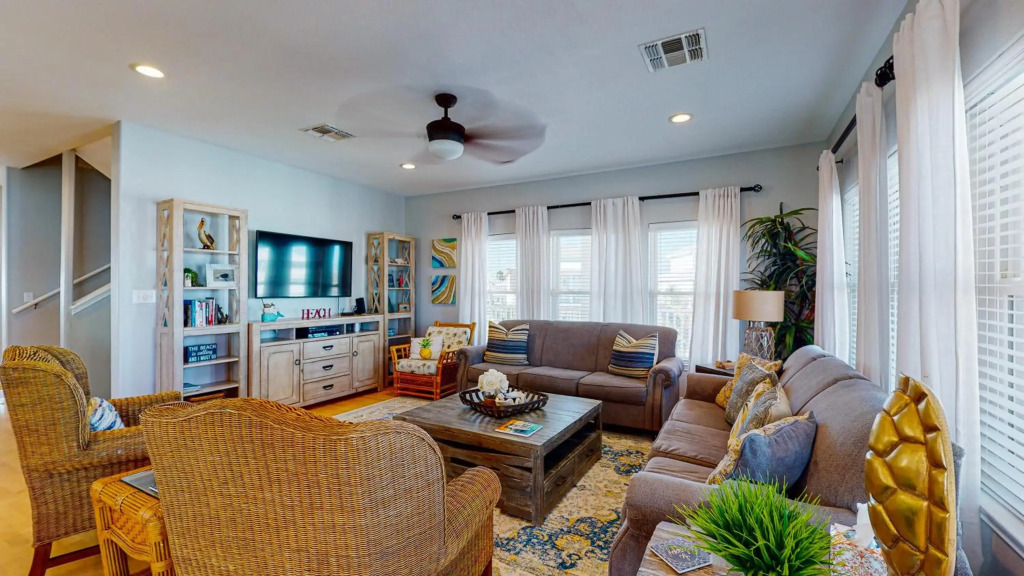 RD385 Dreamsicle Large Home in Gulfside Neighborhood, Shared Pool, Boardwalk to Beach