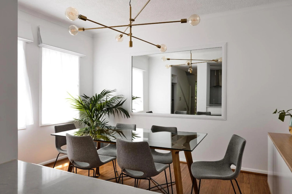 Stylish Townhouse in Melbournes Playground