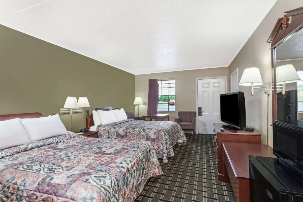 Days Inn by Wyndham Lenoir City