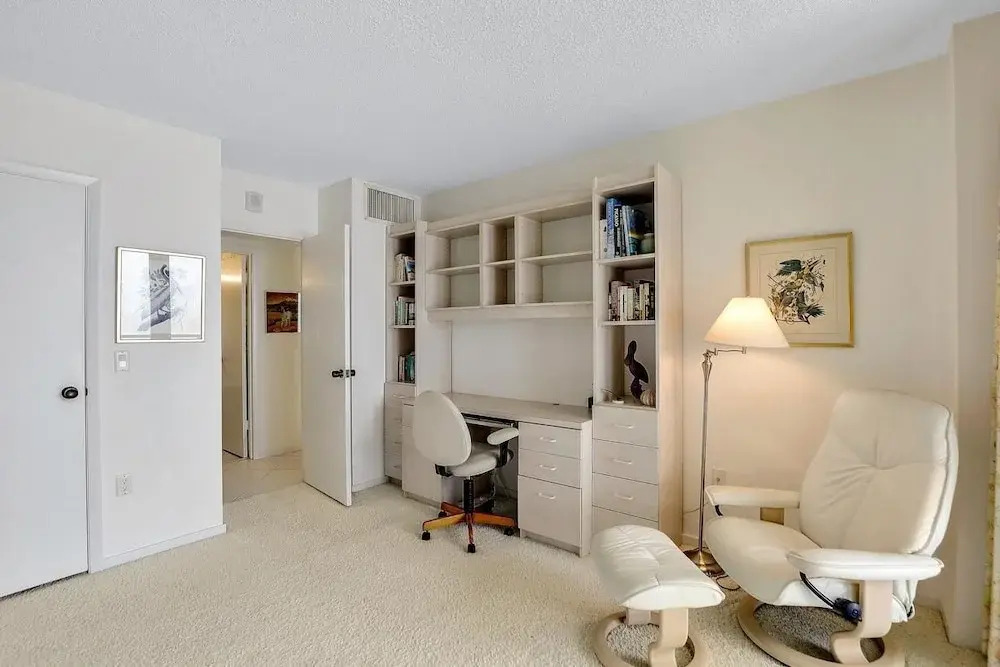 Modern 11th Floor Beachfront Condo With Views/pool
