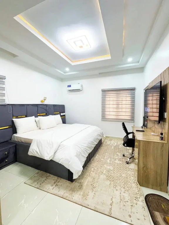 Luxurious 3BR Apartment 247 Power City Views