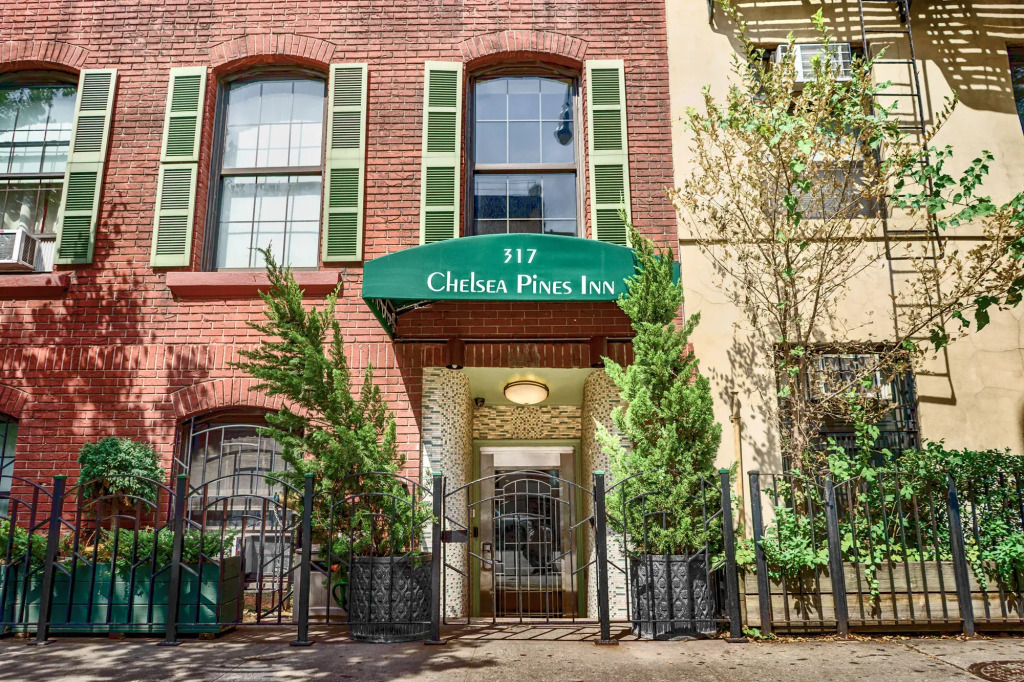 Chelsea Pines Inn