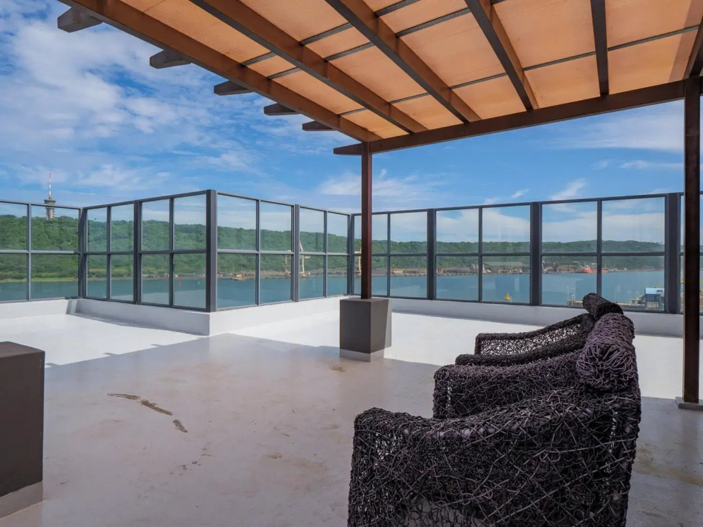 516 Point Bay - Super Stylish for Less