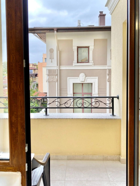 Top Location Apartment with 2Bath for 6 Guests