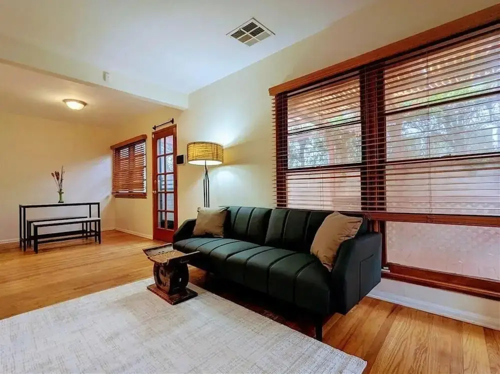 Convinient Location in Los Angeles