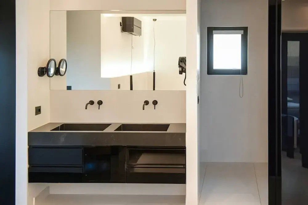 White and Black Cozy Suite in Aegina