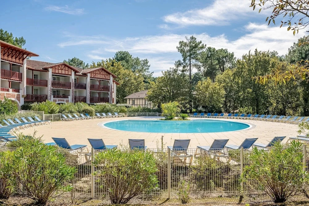 8-person Scenic Landes Forest Apartment
