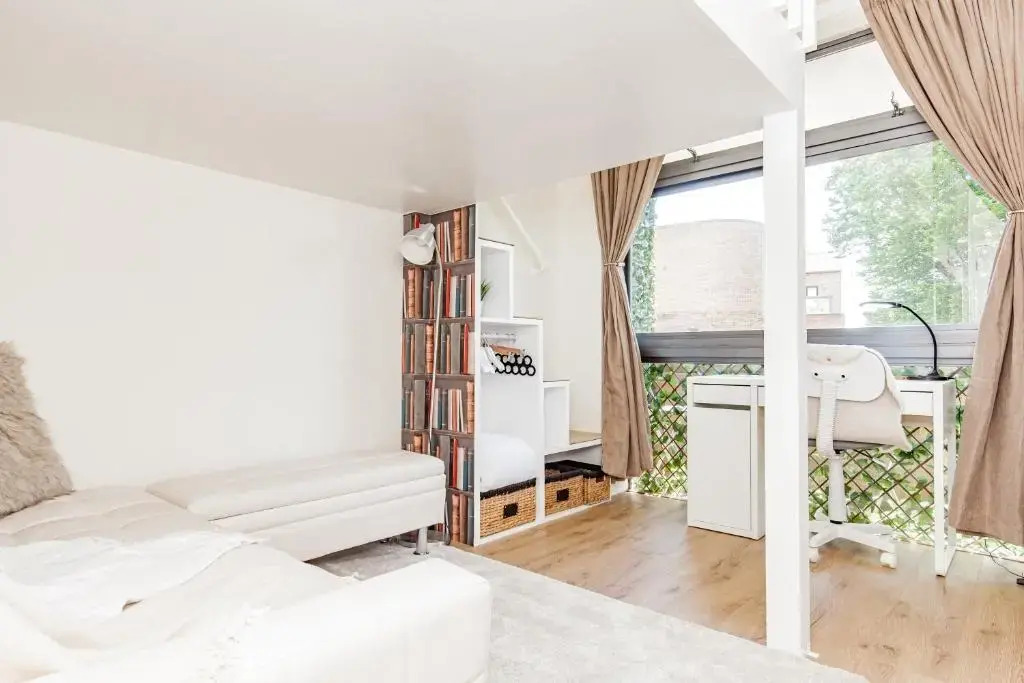 A'nB OXFORD - LOCATION LOCATION LOCATION!! Contemporary 2-bed FLAT with private lock-up parking in CENTRAL OX1