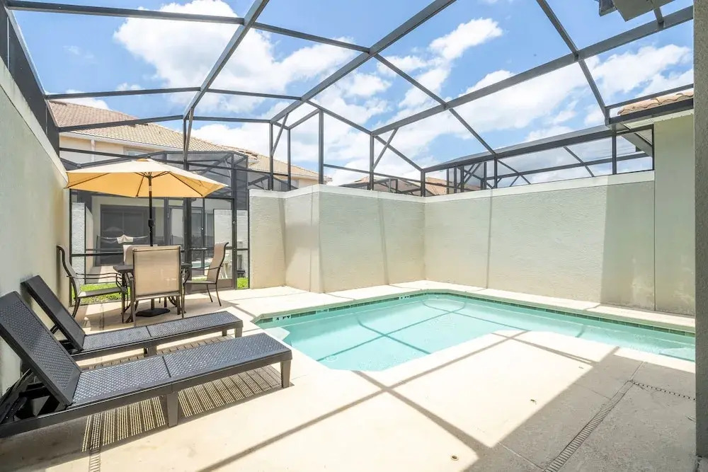 Beautiful 4 BR Close to Disney