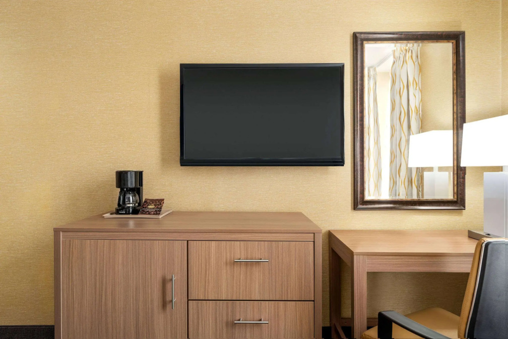 Days Inn - Long Island City