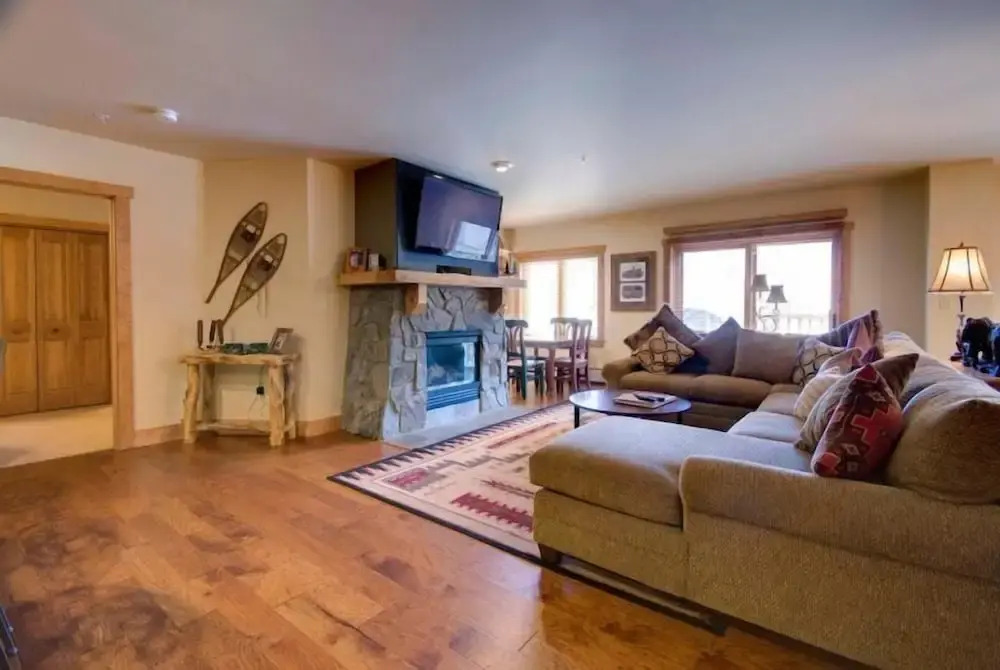 3 Bedroom Condo In River Run With Shared Pool, Hot Tubs, 100 Yards To Gondola