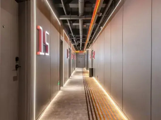 SEVEN HOTEL (Modern Street Store)