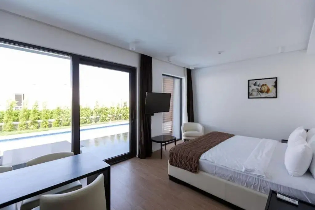 White villas (Seabreeze)